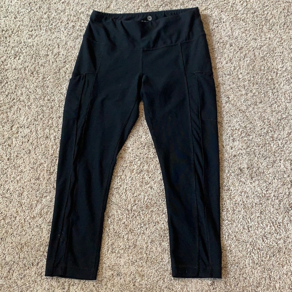 Black cropped leggings